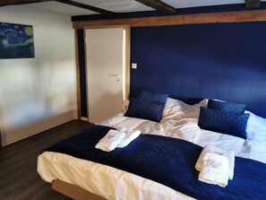 6 bedrooms, iron/ironing board, free WiFi, bed sheets