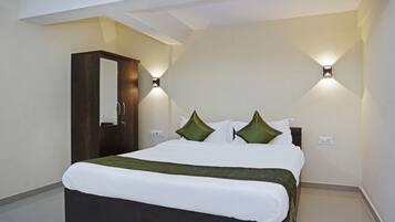 Standard Double Room | Desk, free WiFi, bed sheets