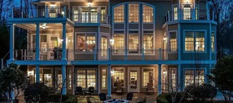 Lake Daze - Incredible 8 Bedroom Lake Gaston 5-star 
Boat included in rental