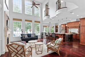 智能電視、壁爐、乒乓球設施