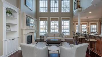 Smart TV, fireplace, ping pong