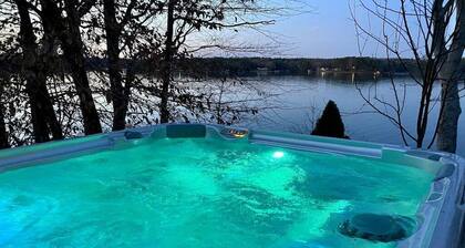 Lake Daze - Incredible 8 Bedroom Lake Gaston 5-star property