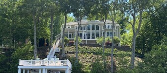 Lake Daze - Incredible 8 Bedroom Lake Gaston 5-star 
Boat included in rental