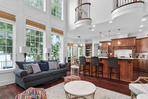 智能電視、壁爐、乒乓球設施