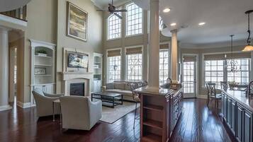 Ălytelevisio, takka, pöytĂ€tennispöytĂ€