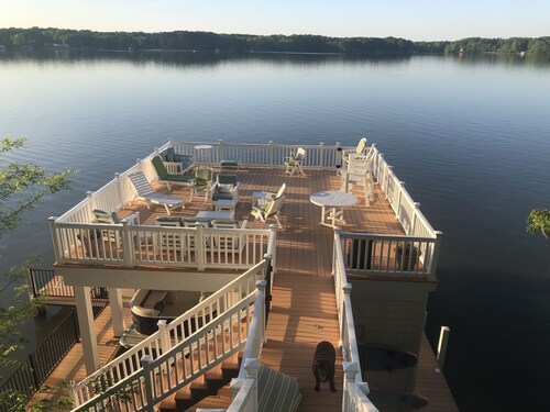 Lake Daze - Incredible 8 Bedroom Lake Gaston 5-star 
Boat included in rental
