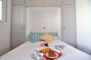 1 soveværelse, strygejern/strygebræt