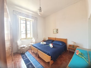 2 bedrooms, WiFi, bed sheets