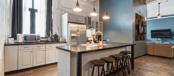 *New* Huge!  Spacious 3 Bedroom in Oakland that sleeps 12! over 3000+ sq ft