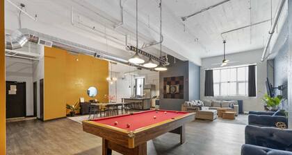 *New* Huge! Spacious 3 Bedroom in Oakland that sleeps 12! over 3000+ sq ft