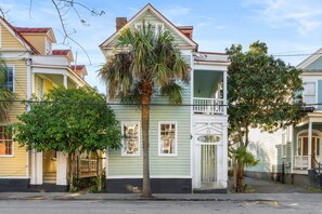 Exterior - Lewis Court-A | Great Neighborhood Restaurants! (Charleston)