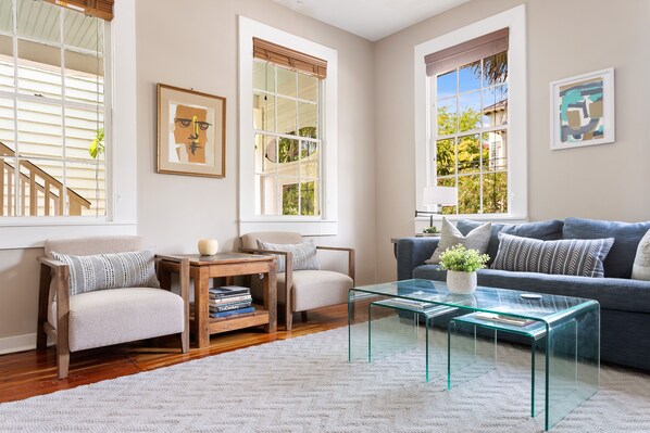 TV, offices - The Garden Gates | 3 Blocks to King, Historic Home (Charleston)