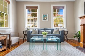 TV, offices - The Garden Gates | 3 Blocks to King, Historic Home (Charleston)