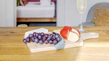 1 bedroom, iron/ironing board, Internet