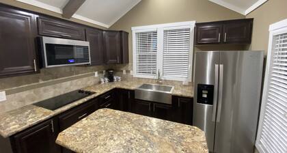New Tiny Home 3 Miles to Aggieland Campus!!!