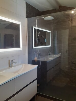 Hair dryer, towels - Charming Basque house with jacuzzi, close to the ocean (Saint-Jean-de-Luz)