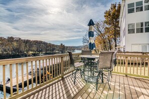 Outdoor dining - Lakefront Family Friendly condo! (Branson)