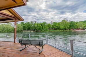 Property grounds - Lakefront Family Friendly condo! (Branson)