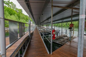 Marina - Lakefront Family Friendly condo! (Branson)