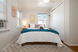 1 habitación, escritorio, tabla de planchar con plancha y wifi 