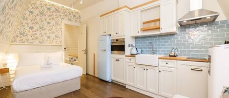 Studio | Private kitchen | Full-sized fridge, microwave, oven, stovetop