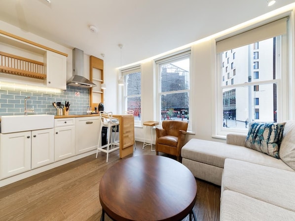 Apartment, 1 Bedroom | Living area