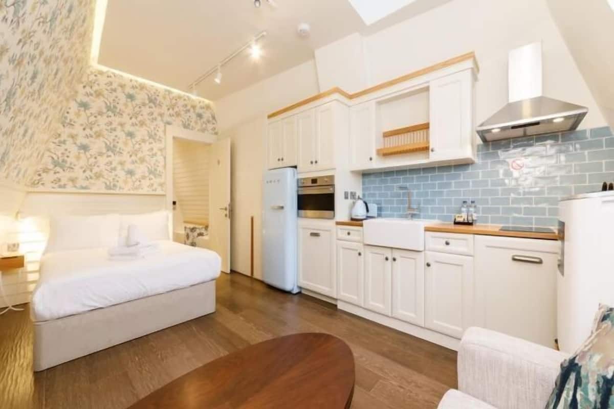 1 bedroom, in-room safe, iron/ironing board, cots/infant beds