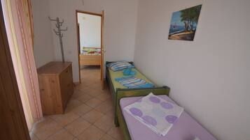 2 bedrooms, desk, free WiFi, bed sheets