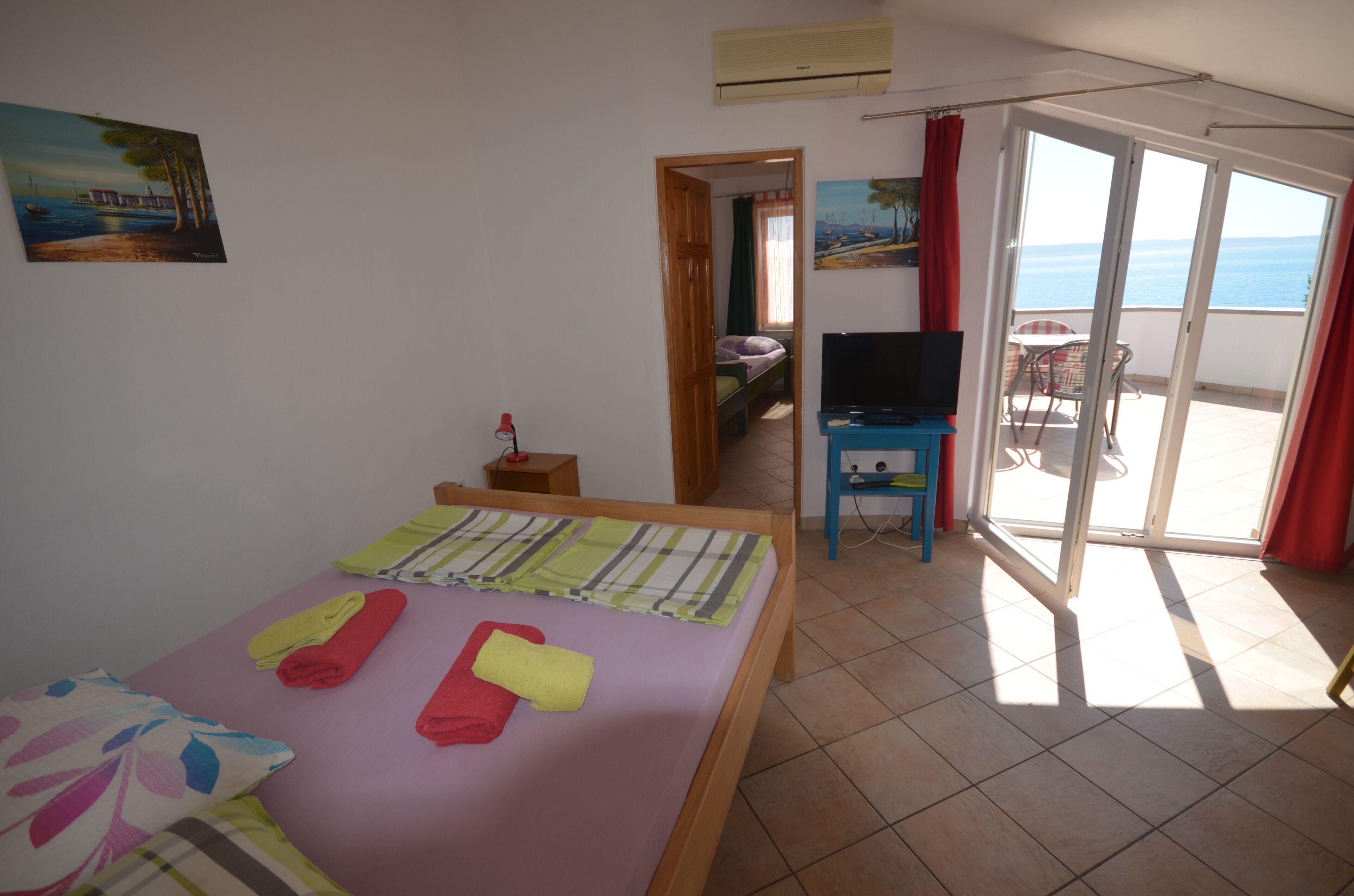 2 bedrooms, desk, free WiFi, bed sheets