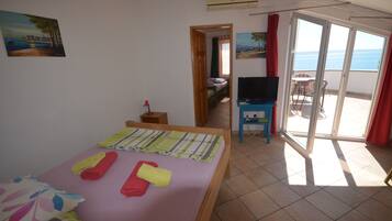 2 bedrooms, desk, free WiFi, bed sheets