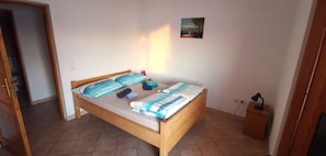 2 dormitorios, escritorio, wifi gratis y ropa de cama