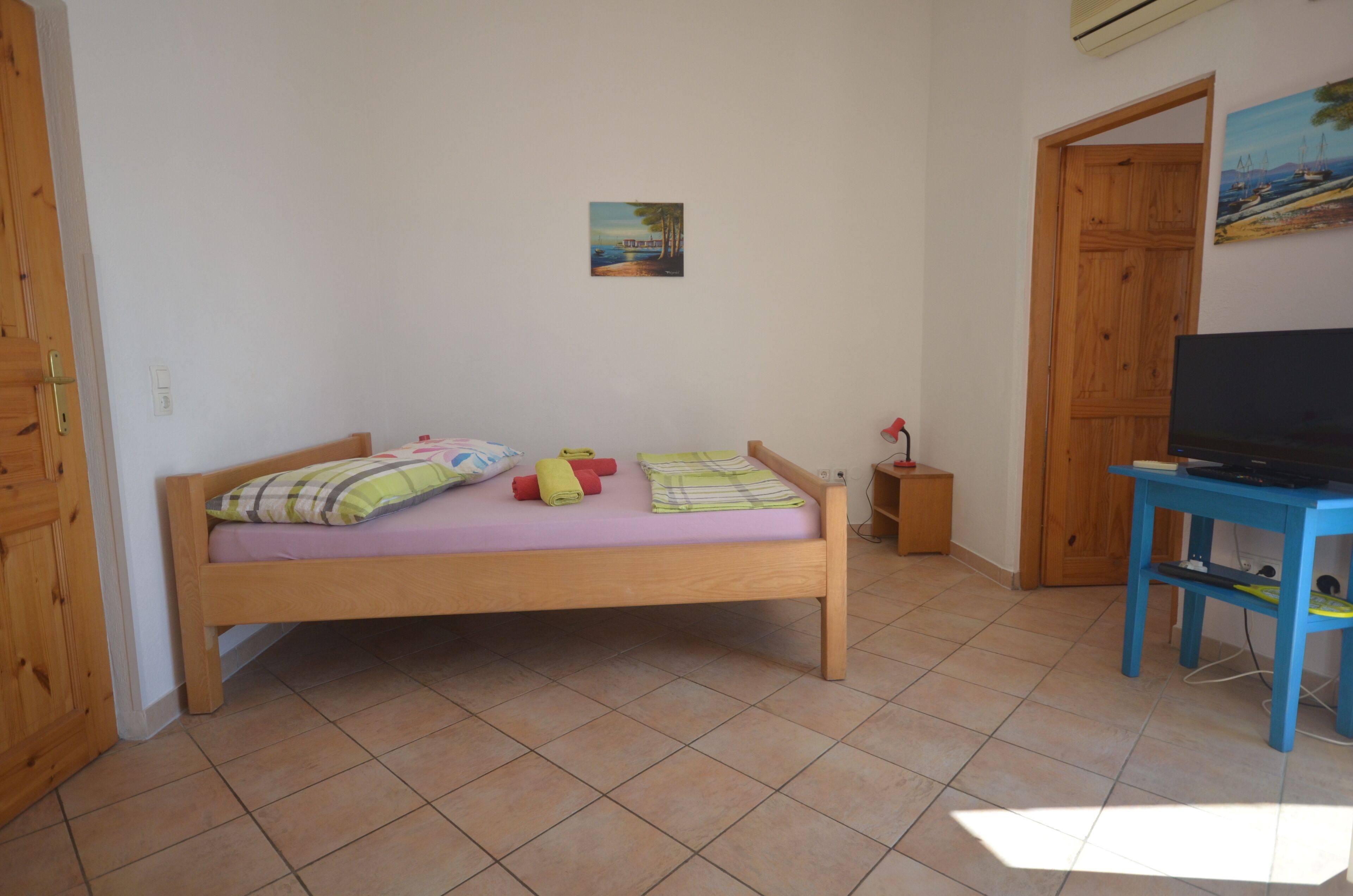2 bedrooms, desk, free WiFi, bed sheets