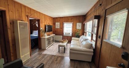 2 Bdrm Cozy Cottage #1 -Water Access and Dock on Lake Winnipesaukee - Meredith