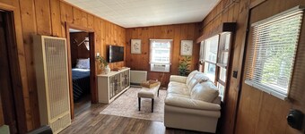 2 Bdrm Cozy Cottage #1 -Water Access and Dock on Lake Winnipesaukee - Meredith