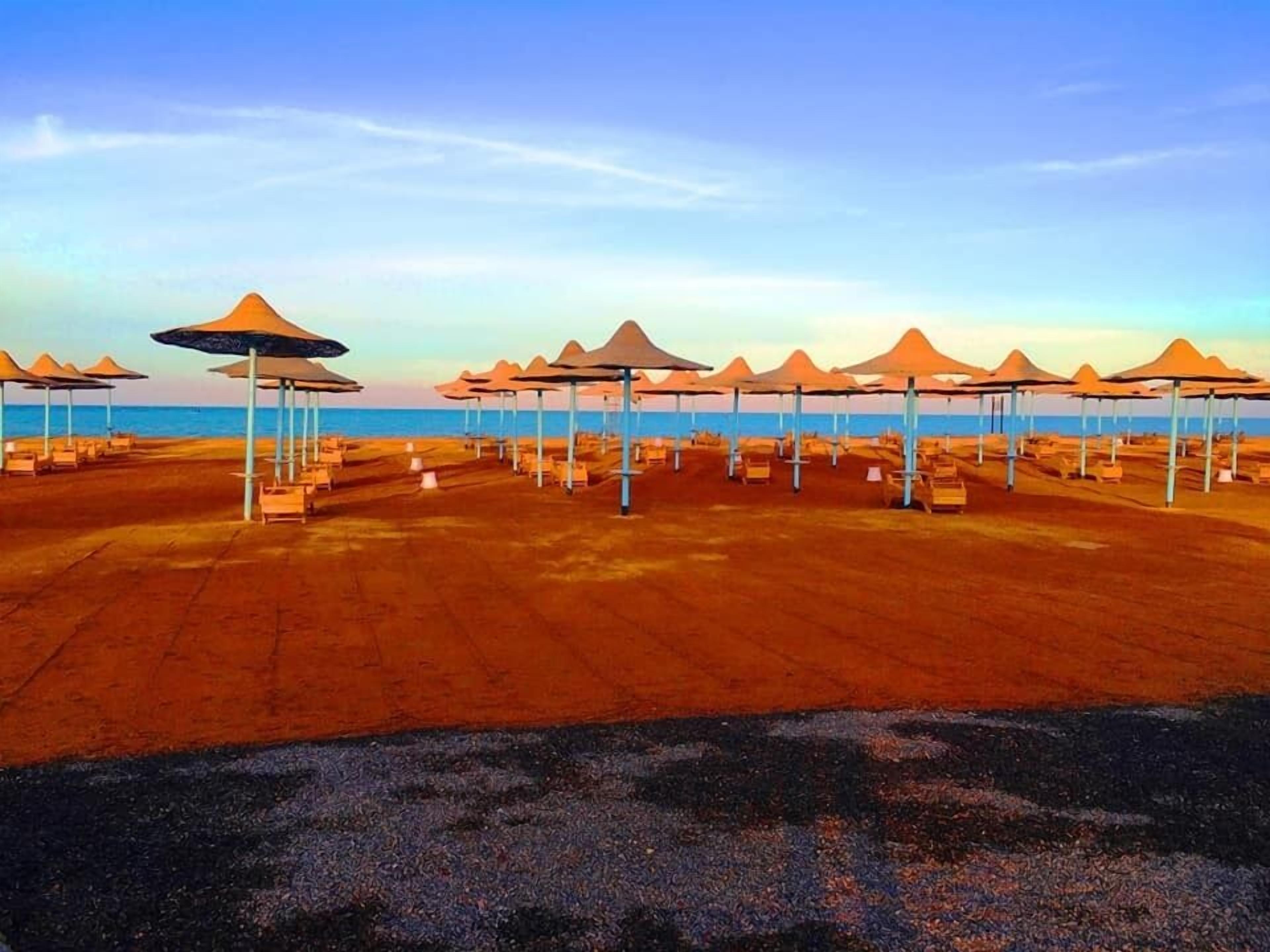 Private beach, beach umbrellas, beach towels, beach bar