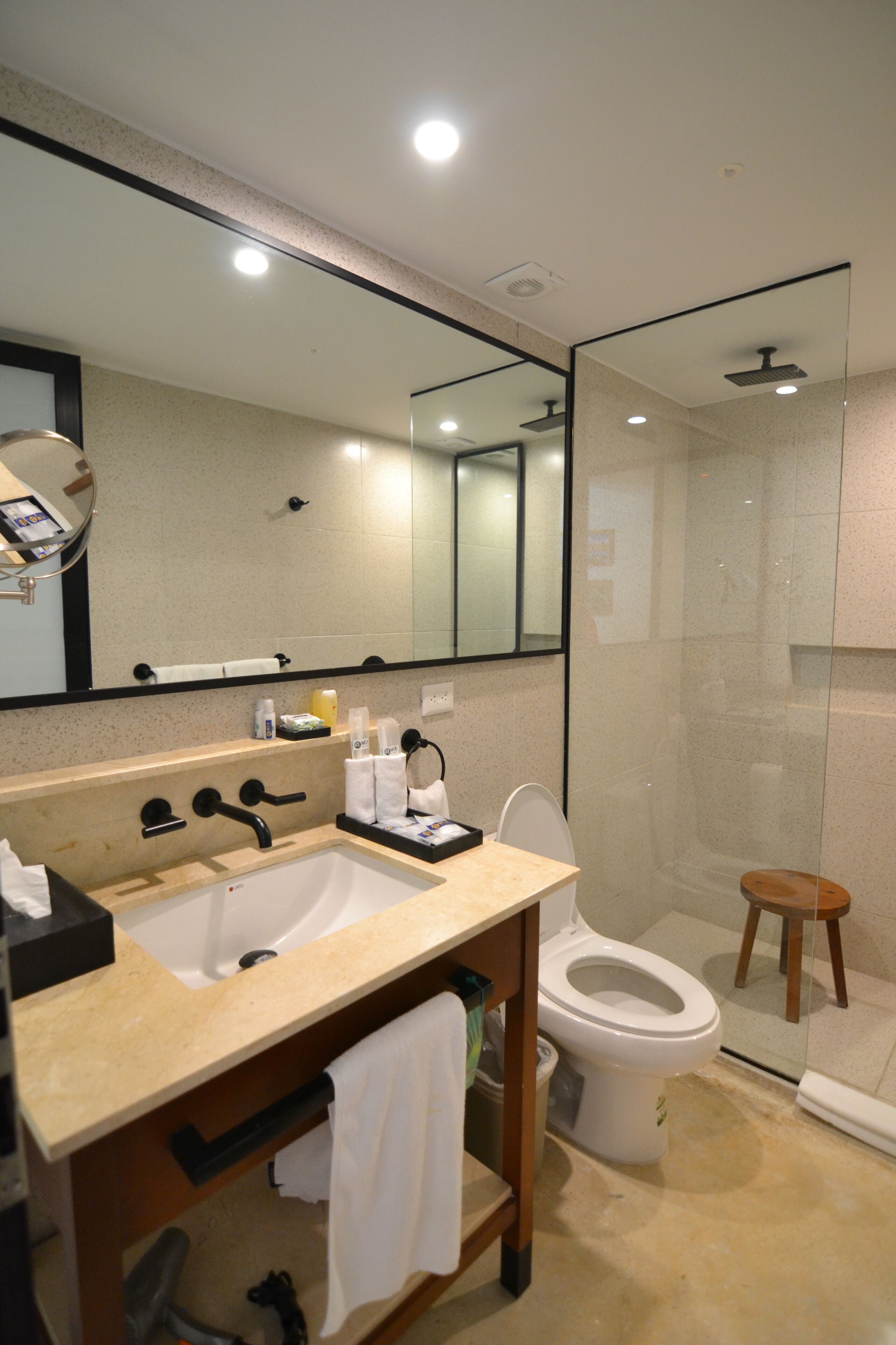 shower, rainfall showerhead, free toiletries, hair dryer