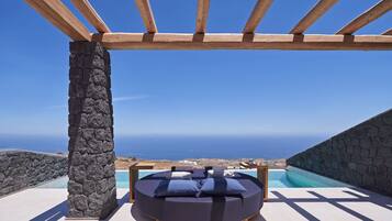 Honeymoon Suite with Private Infinity pool and Sea view