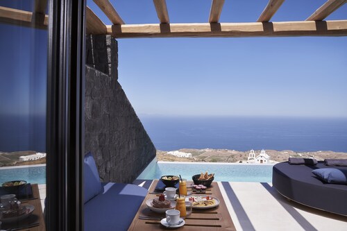 Brilliance Suites - Adults Only