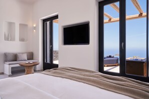 Honeymoon Suite with Private Infinity pool and Sea view | Premium bedding, minibar, in-room safe, desk - Brilliance Suites - Adults Only (Santorini)