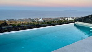 Honeymoon Suite with Private Infinity pool and Sea view | Terraza o patio