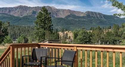 Sweet Wallowa Lake cabin at the Wahluna Terrace Retreat