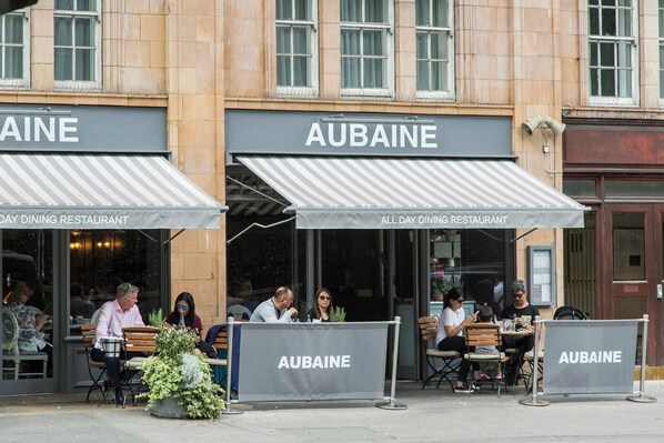 Tempat makan outdoor