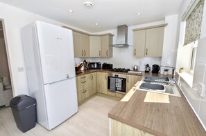 Microwave, dishwasher - A house that sleeps 4 guests  in 2 bedrooms (Cromer)