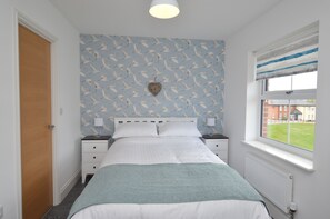 2 bedrooms, iron/ironing board, free WiFi, bed sheets - A house that sleeps 4 guests  in 2 bedrooms (Cromer)