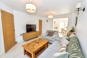 TV - A house that sleeps 4 guests  in 2 bedrooms (Cromer)