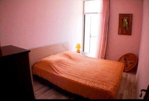 1 bedroom, iron/ironing board, free WiFi, bed sheets