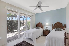Maison, plusieurs lits (Waterfront home with pool and walk to) | 3 chambres