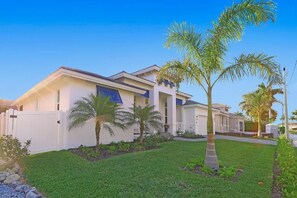 House, Multiple Beds (Beachy home with pool and steps to be) | Exterior