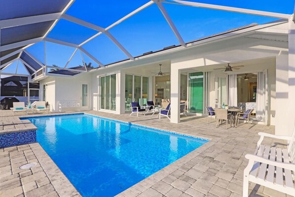 하우스, 침대(여러 개) (Beachy home with pool and steps to be) | 4 개의 침실