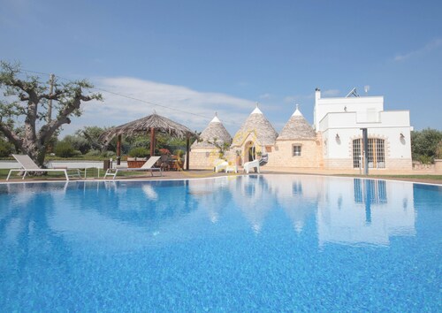 TD Trulli Bruco Large Pool for Family Fun